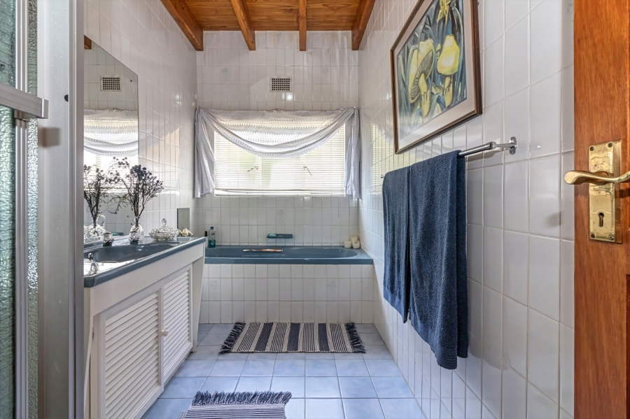 4 Bedroom Property for Sale in Wilgenhof Free State